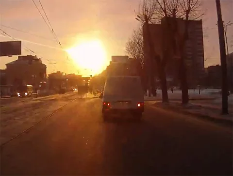 Wybuch meteoru nad Czelabińskiem (fot. M. Mingaliow / YouTube)