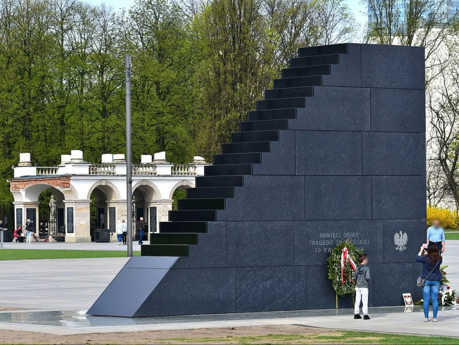 Pomnik Ofiar Tragedii Smoleńskiej w Warszawie