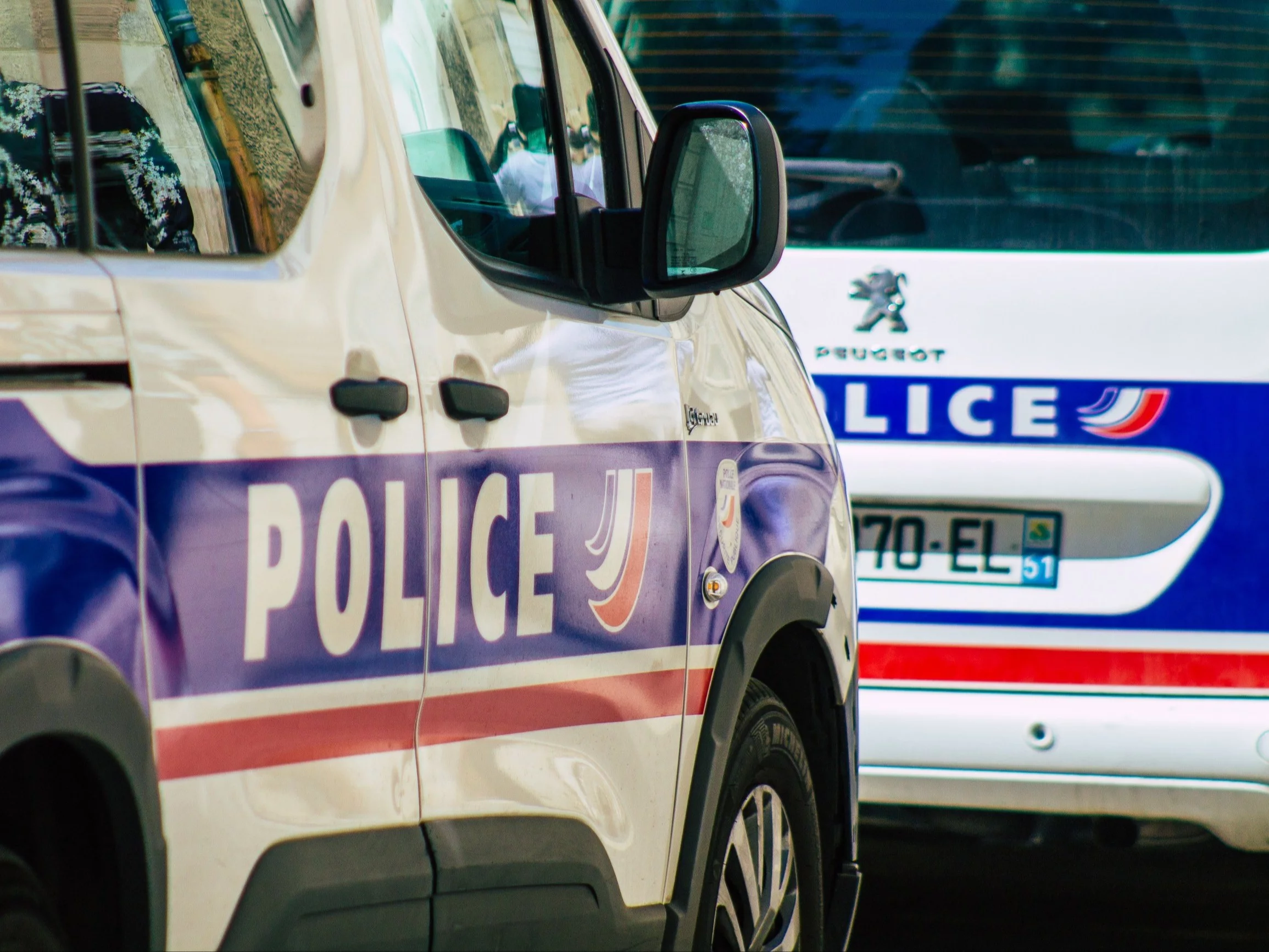 Mężczyzna wjechał w tłum. Potem próbował podpalić samochód