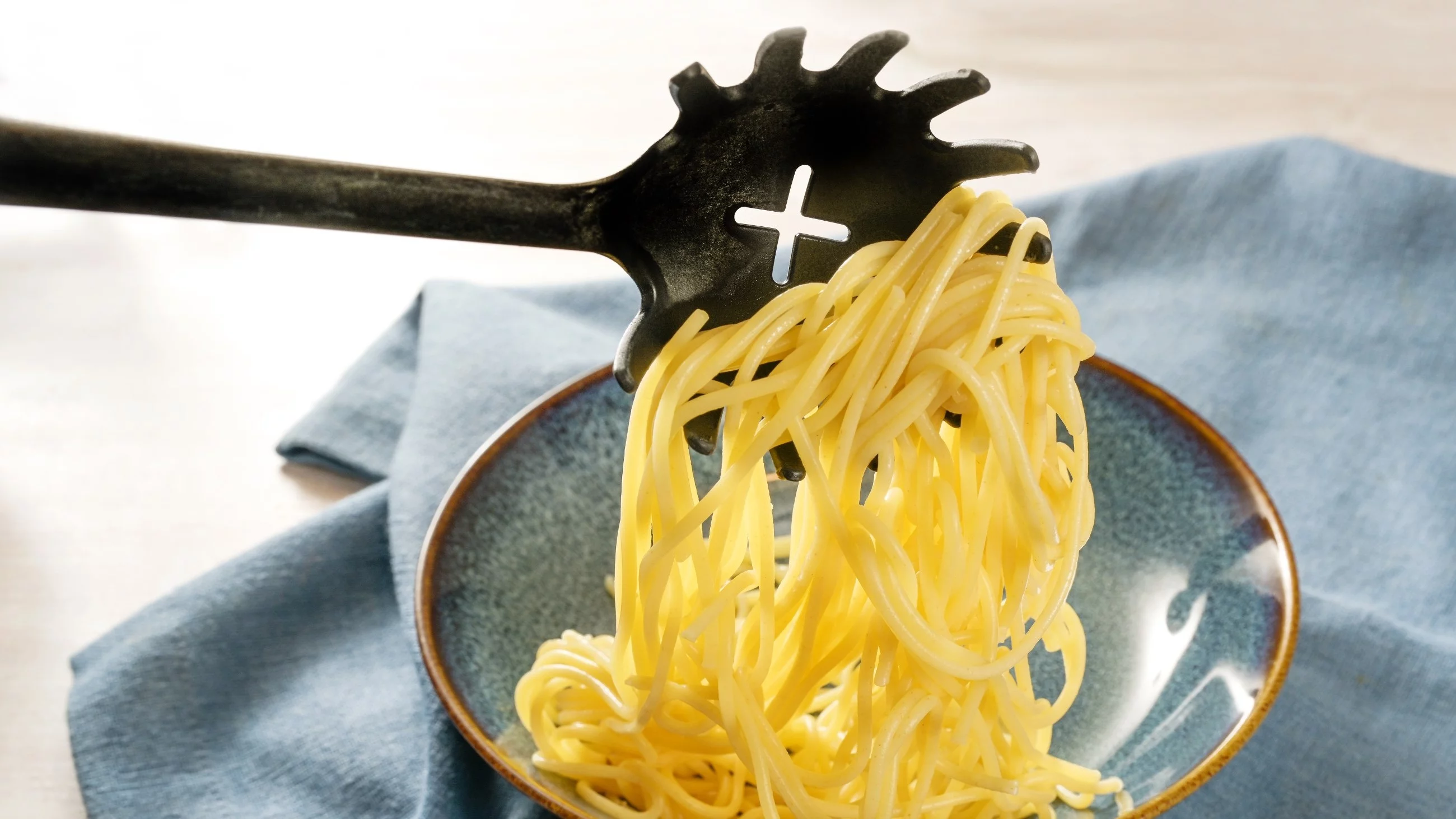 Łyżka do spaghetti. Zdjęcie ilustracyjne