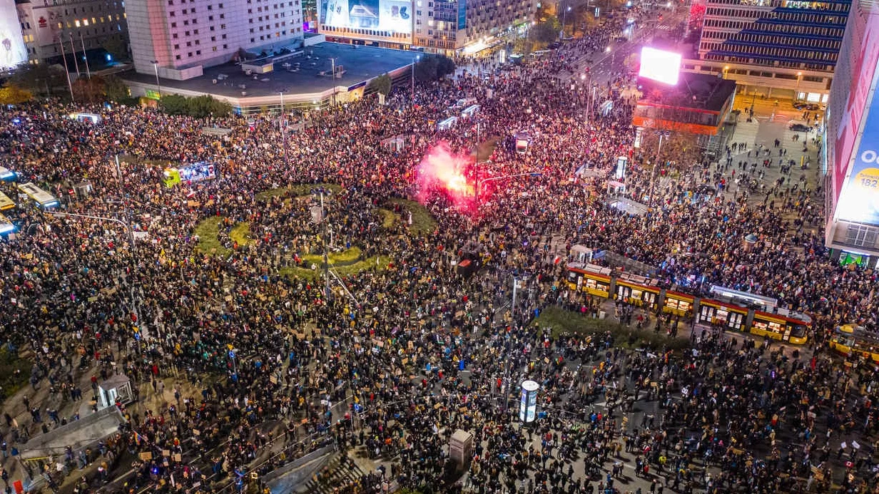 Protest w Warszawie po wyroku Trybunału Konstytucyjnego