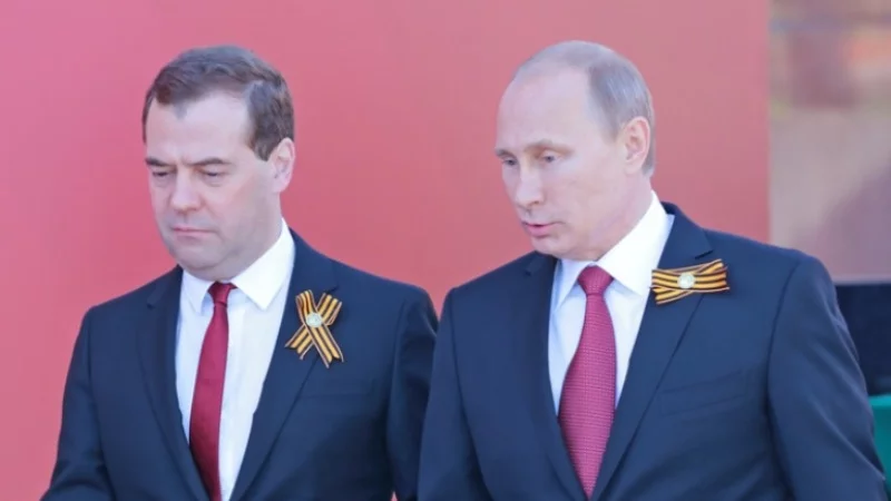 Dmitrij Miedwiediew i Władimir Putin