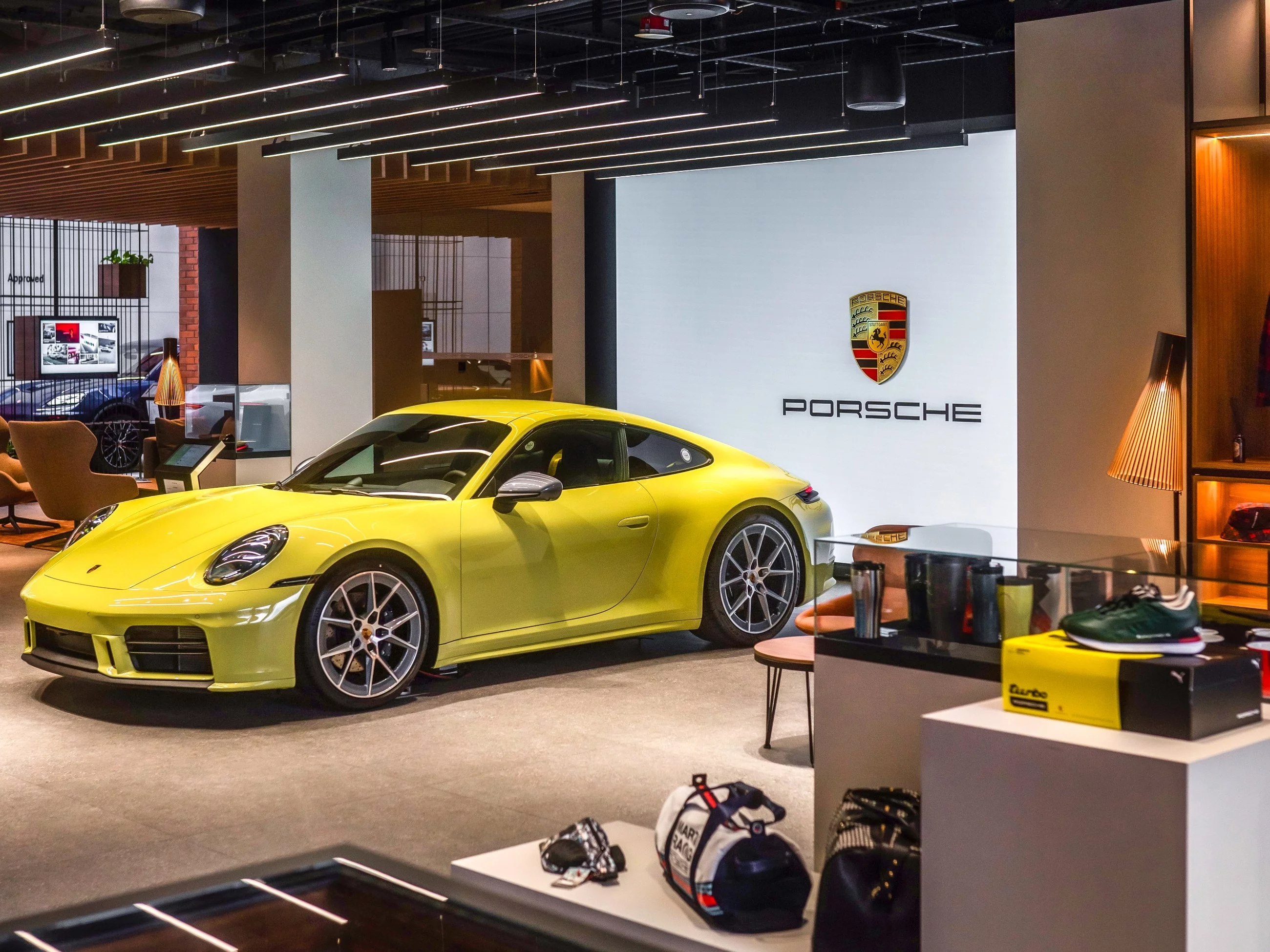 Porsche Store łączy tradycję z nowoczesnością. Jest też miejscem spotkań społeczności marki