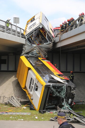 Miejsce wypadku autobusu w Warszawie