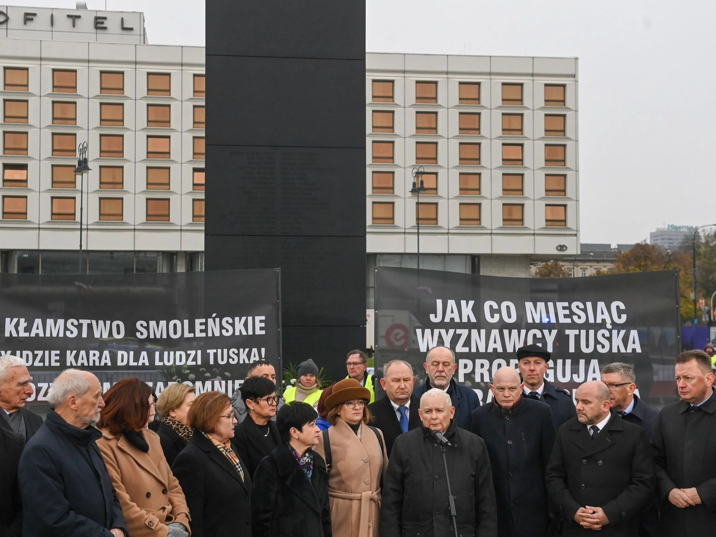 Politycy PiS na miesięcznicy smoleńskiej