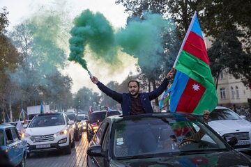Mieszkańcy Azerbejdżanu świętują podpisane porozumienie