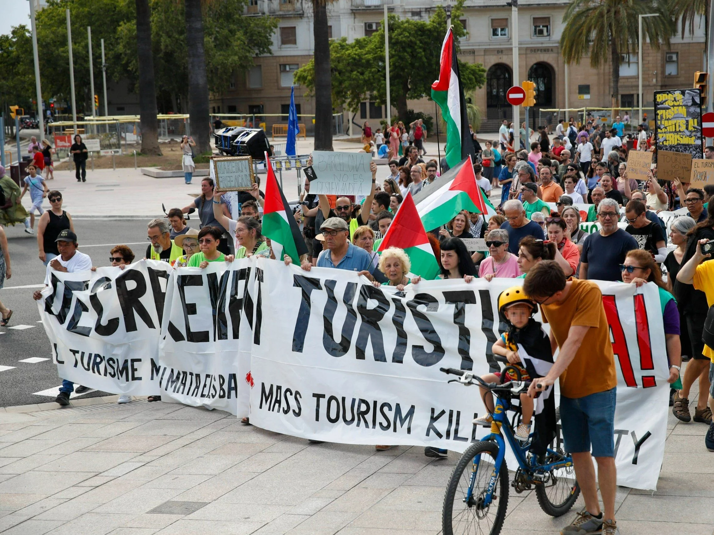 Protesty anty-turystyczne w Barcelonie