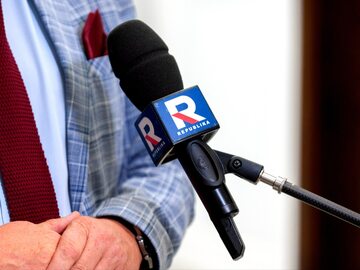 Mikron z kostką TV Republika, zdjęcie ilustracyjne