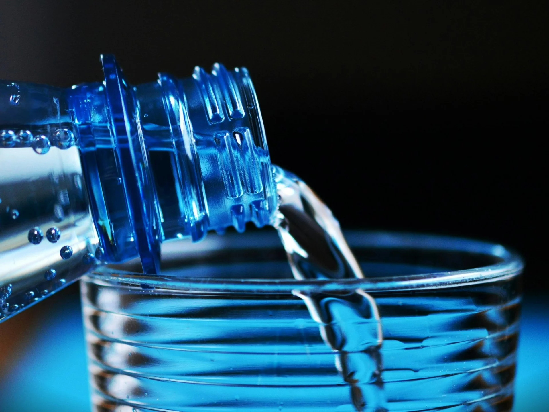 Mikroplastik jest wszędzie – także w wodzie pitnej