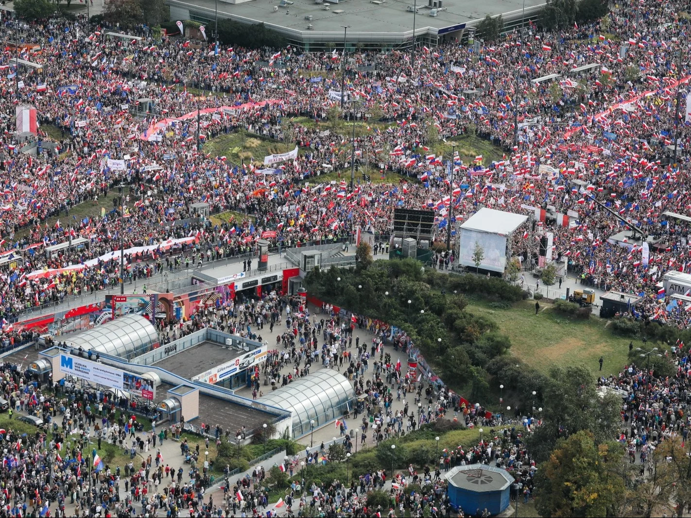 Marsz Miliona Serc na rondzie Dmowskiego