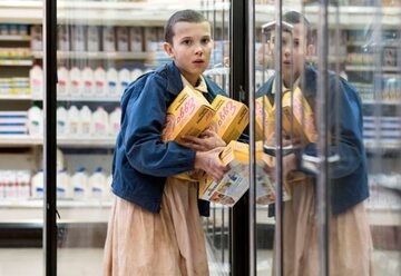 Millie Bobby Brown jako Jedenastka w "Stranger Things"