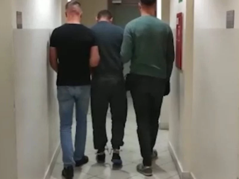 Aleksander S. (w środku)