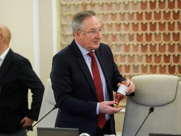 Minister kultury i dziedzictwa narodowego Bartłomiej Sienkiewicz przed posiedzeniem rządu