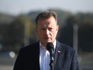 Minister obrony narodowej Mariusz Błaszczak podczas oświadczenia dla mediów