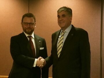 Minister zdrowia Łukasz Szumowski spotkał się w Waszyngtonie z Erikiem Harganem – zastępcą sekretarza Departamentu Zdrowia i Opieki Społecznej