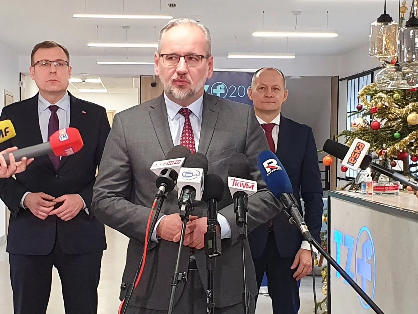 Adam Niedzielski na konferencji ws. leków