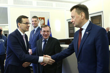 Ministrowie Błaszczak i Kamiński na posiedzeniu rządu