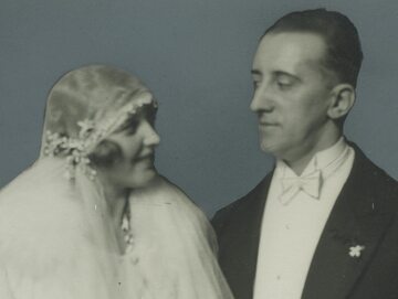Miss Polonia 1929 r. Władysława Kostakówna z mężem na ślubnej fotografii