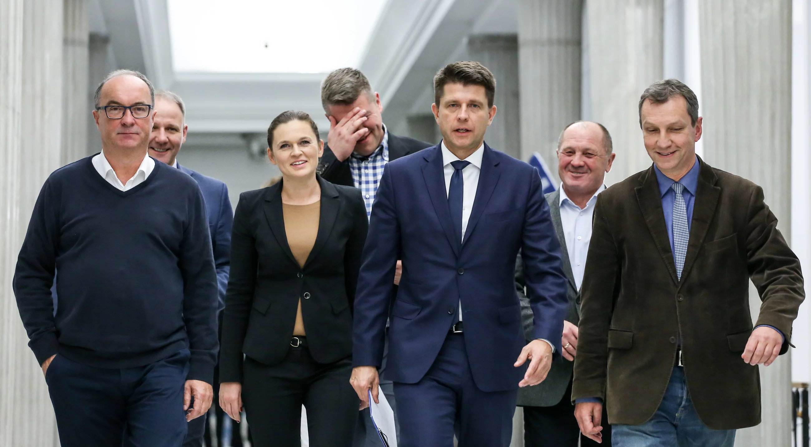 Ryszard Petru w otoczeniu polityków partii opozycyjnych