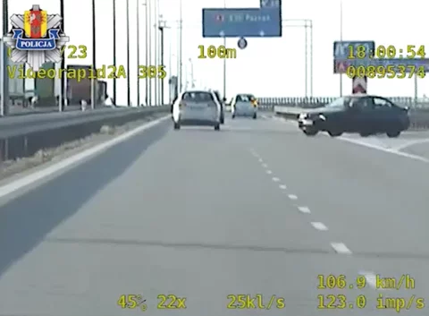 Młody kierowca wjechał pod prąd na autostradę