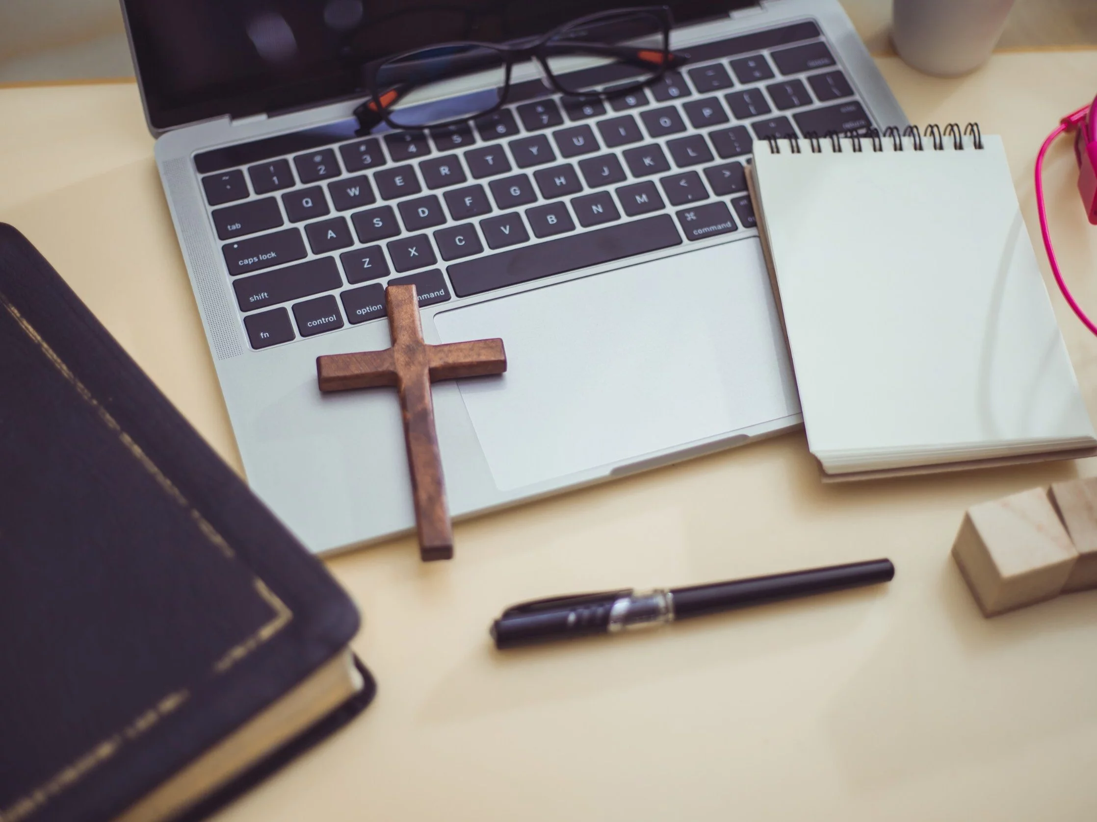 Mniej religii w szkołach. Polacy zabrali głos