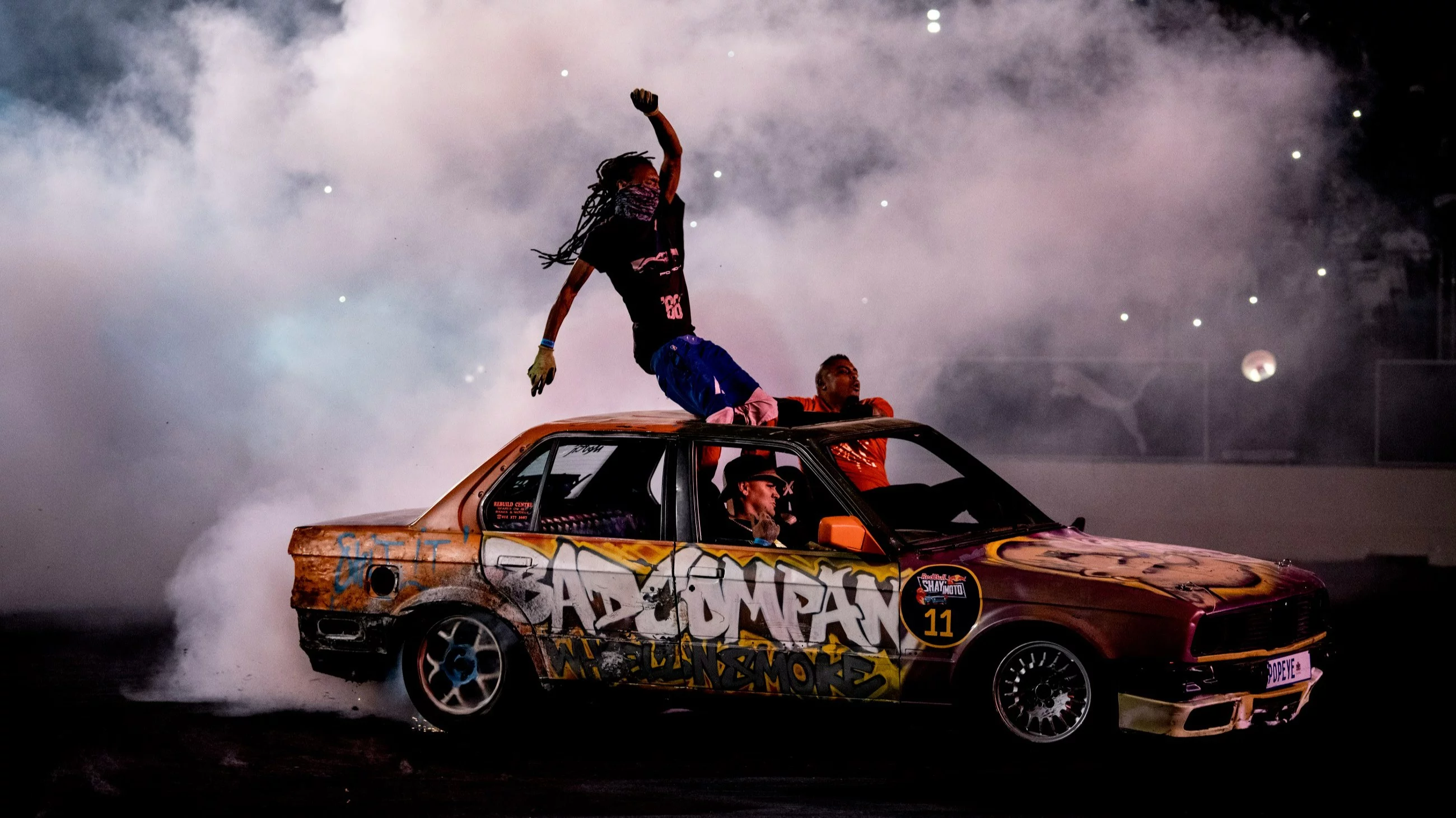 Kadr z serialu „SPINNERS”