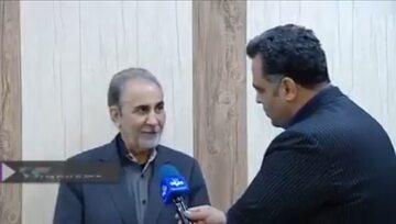 Mohammed Ali Najafi udziela wywiadu irańskiej telewizji po zabójstwie żony