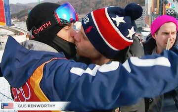 Moment pocałunku olimpijczyka