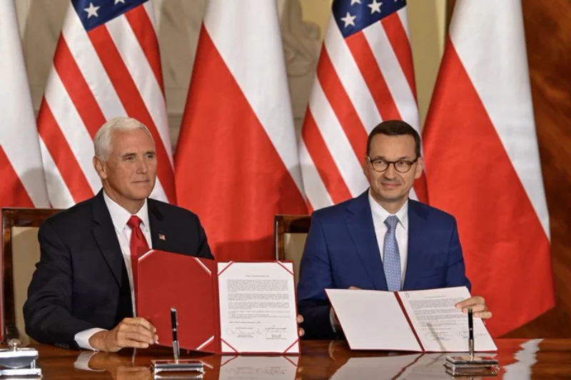 Mateusz Morawiecki i Mike Pence podpisali deklarację dotycząca bezpieczeństwa sieci 5G