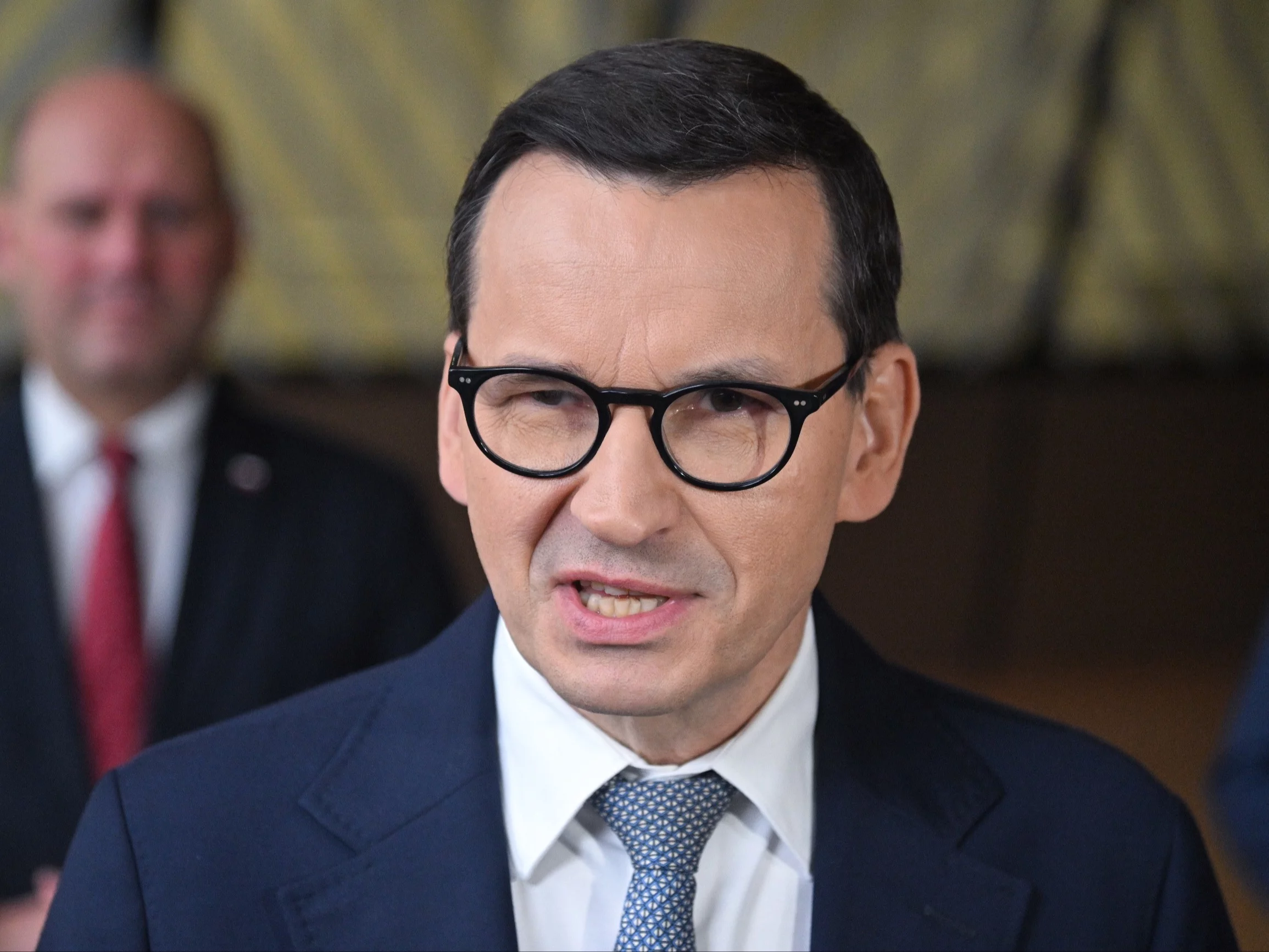 Premier Mateusz Morawiecki podczas wypowiedzi dla mediów po przybyciu na posiedzenie Rady Europejskiej w Brukseli