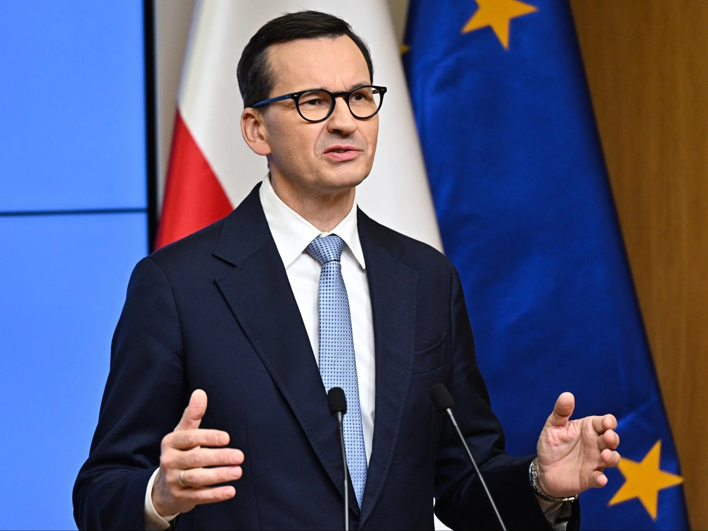 Mateusz Morawiecki na konferencji prasowej w Brukseli