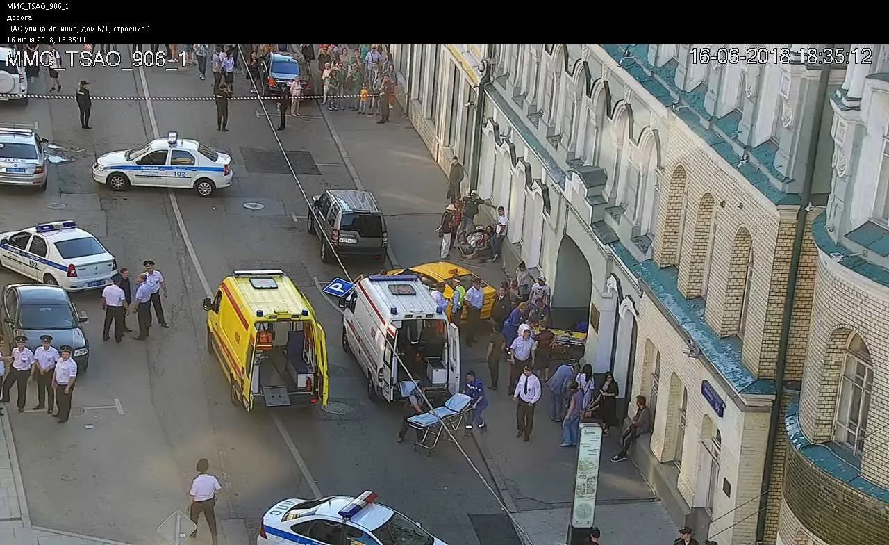 Taksówka wjechała w tłum w centrum Moskwy