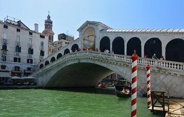 Most Rialto w Wenecji. Zdjęcie poglądowe
