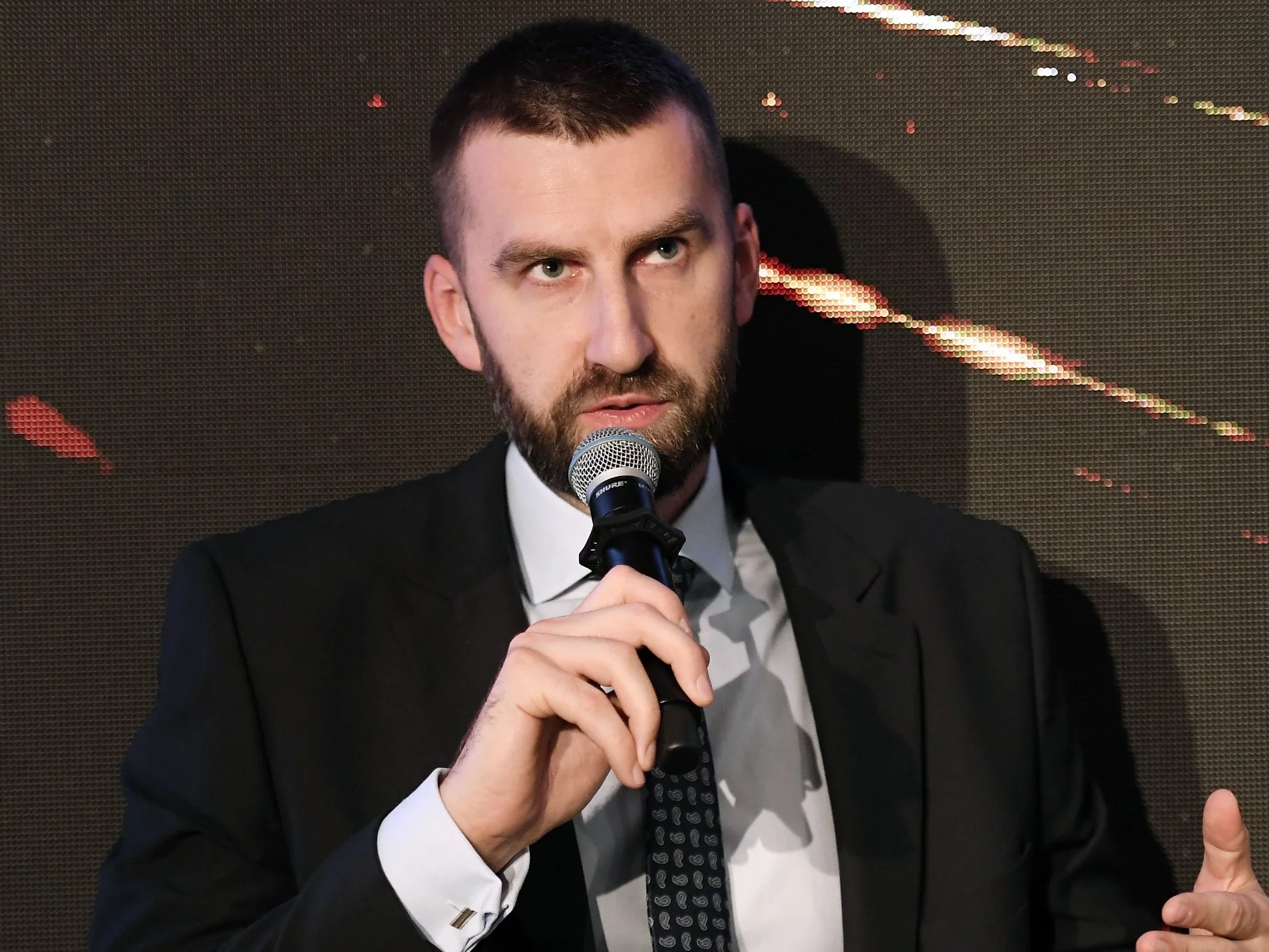 Możdżonek starł się z rzecznikiem policji. „Nabrał pan wody w usta”