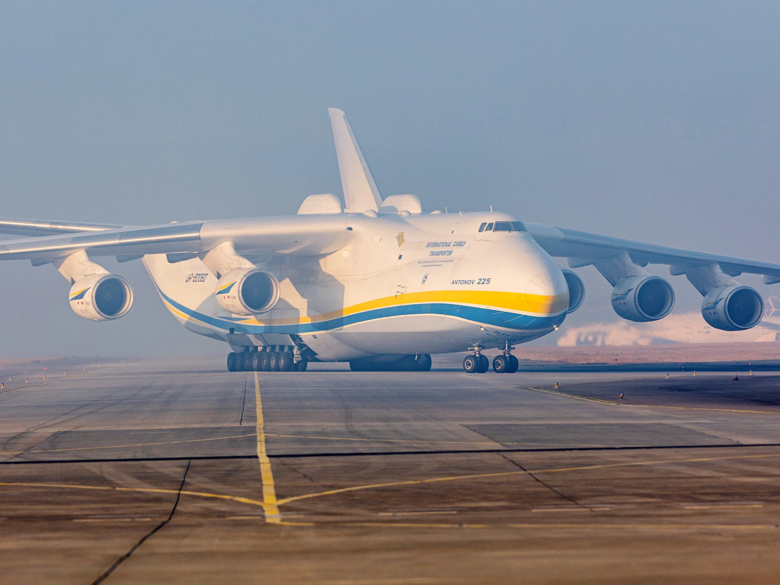 Samolot An-225 „Mrija” na lotnisku Rzeszów-Jasionka w styczniu 2022 roku