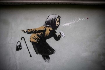 Mural Banksy'ego na Vale Street w Bristolu