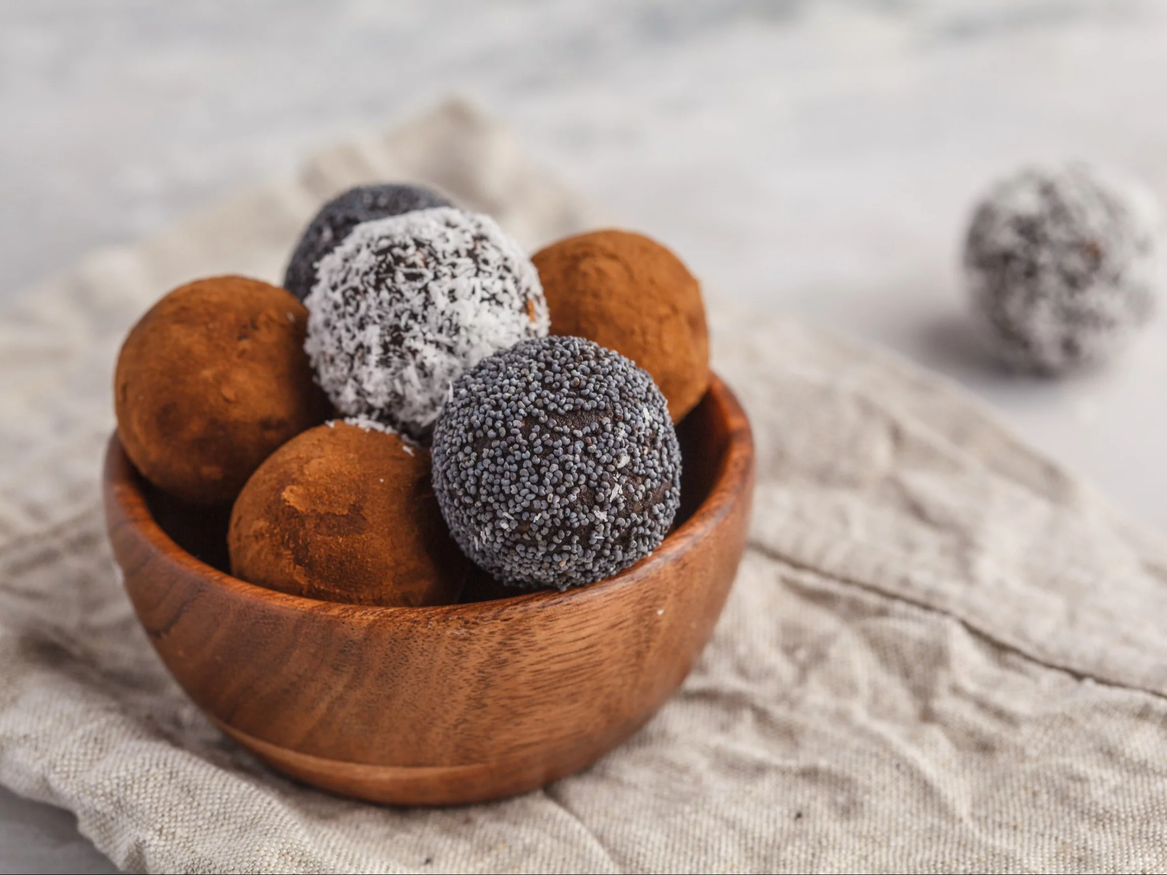 Na święta porzuciłam makowiec i sernik. Te kulki mocy robię w pół godziny i znikają szybciej niż pralinki