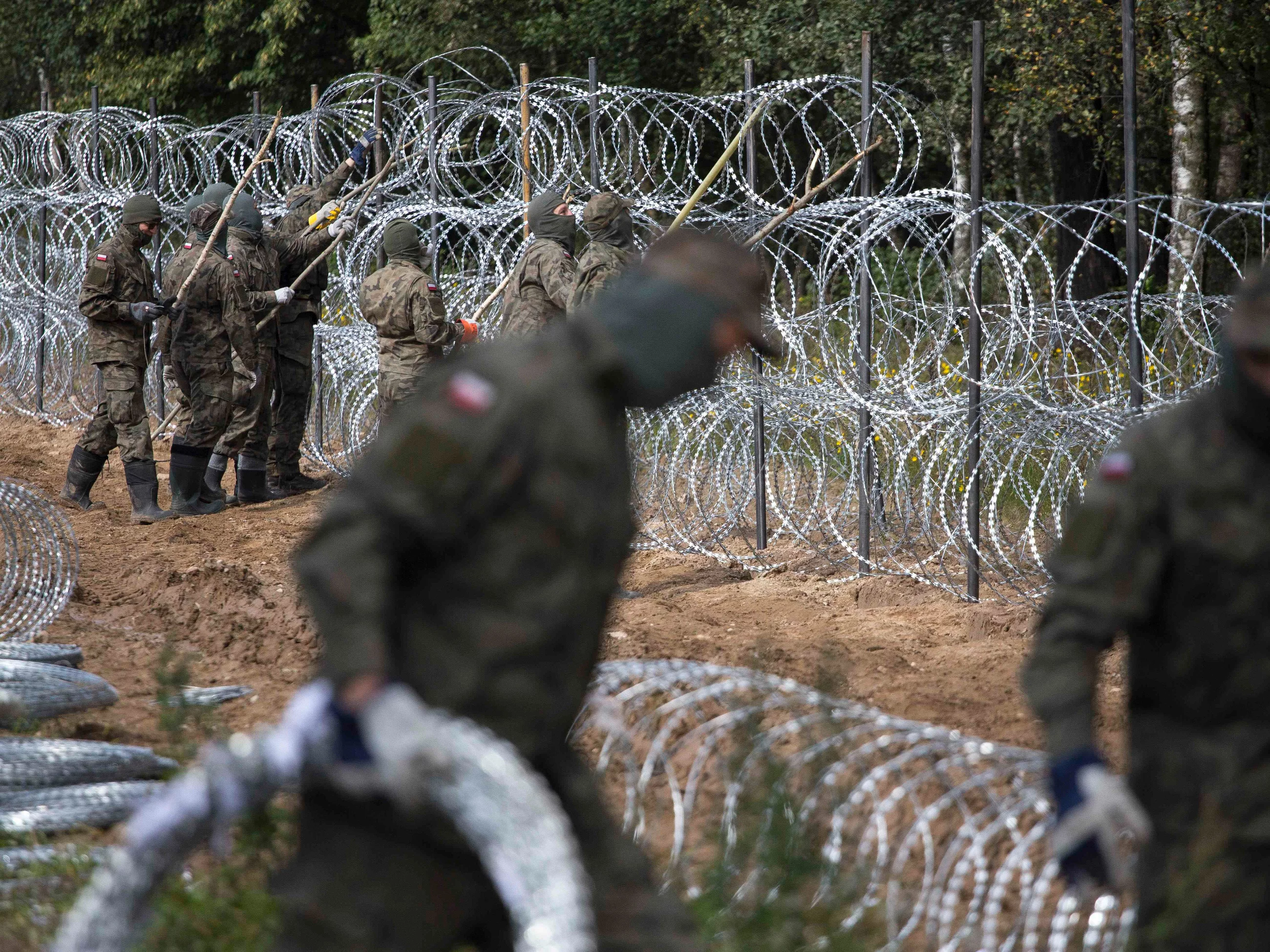 Budowa ogrodzenia na granicy polsko-białoruskiej, zdjęcie ilustracyjne