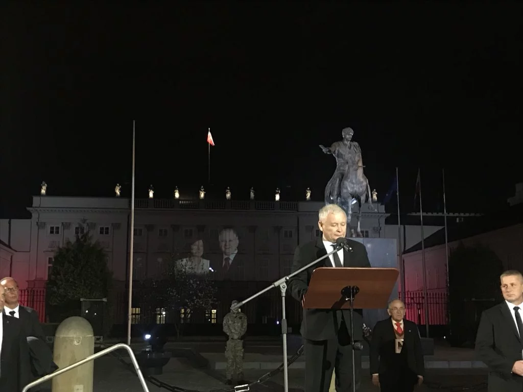 Jarosław Kaczyński podczas 96. miesięcznicy smoleńskiej