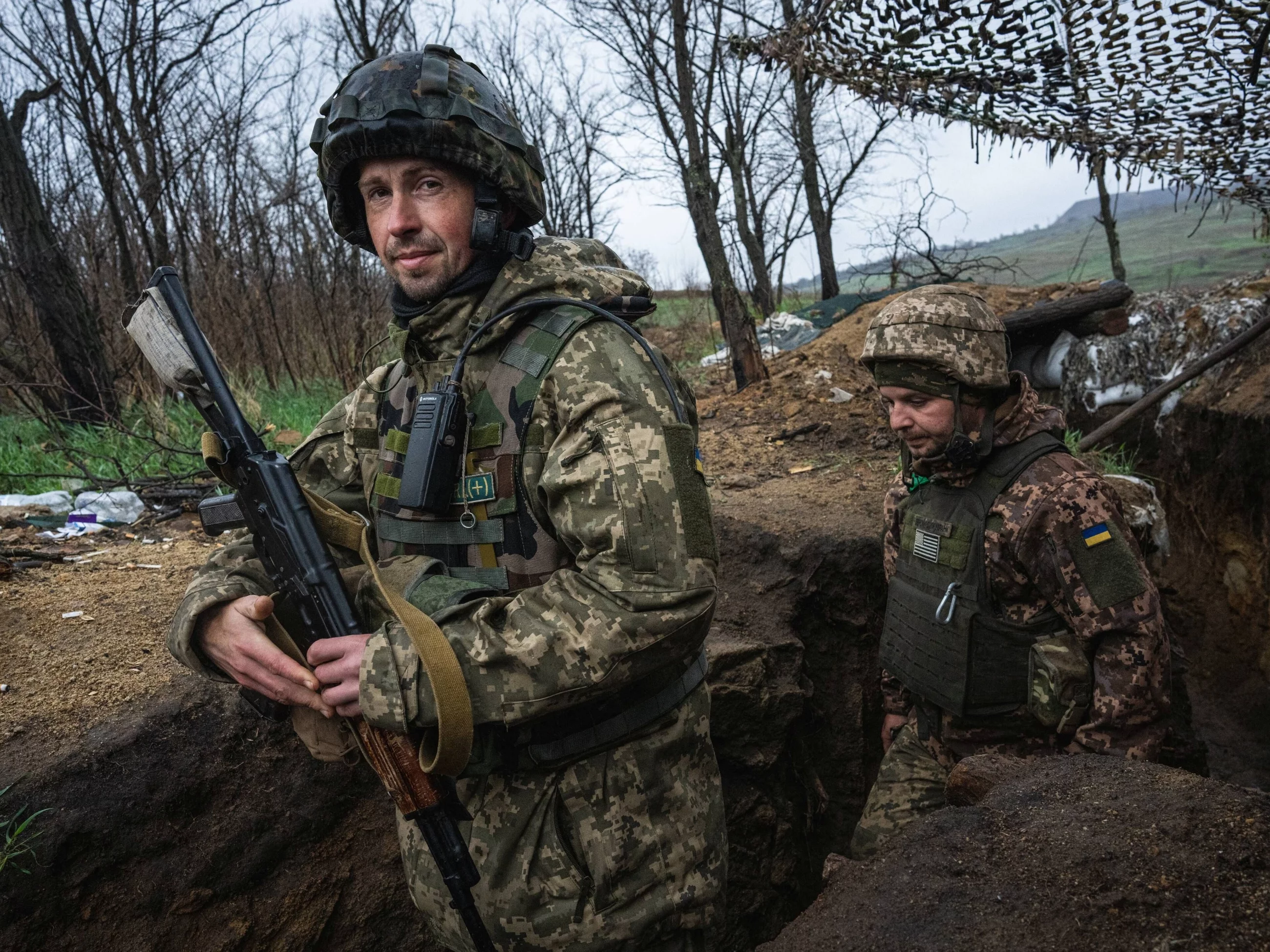 Ukraińscy żołnierze w okopie, Donbas, 14 kwietnia