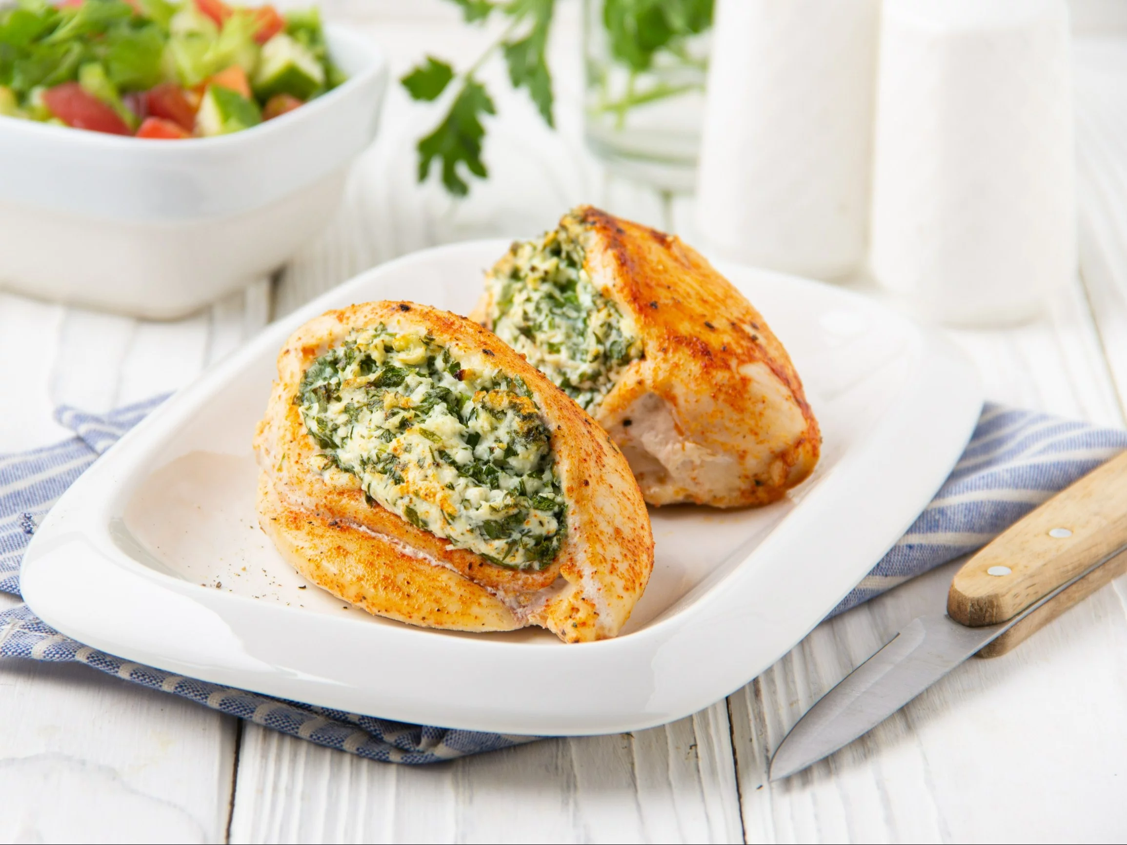 Pierś kurczaka z serkiem wiejskim i ziołami