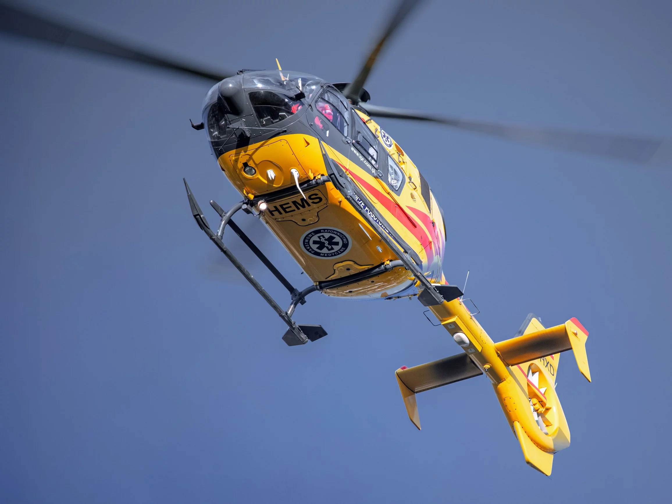 Nagle wjechał w ludzi na przystanku. Poszkodowane dziecko