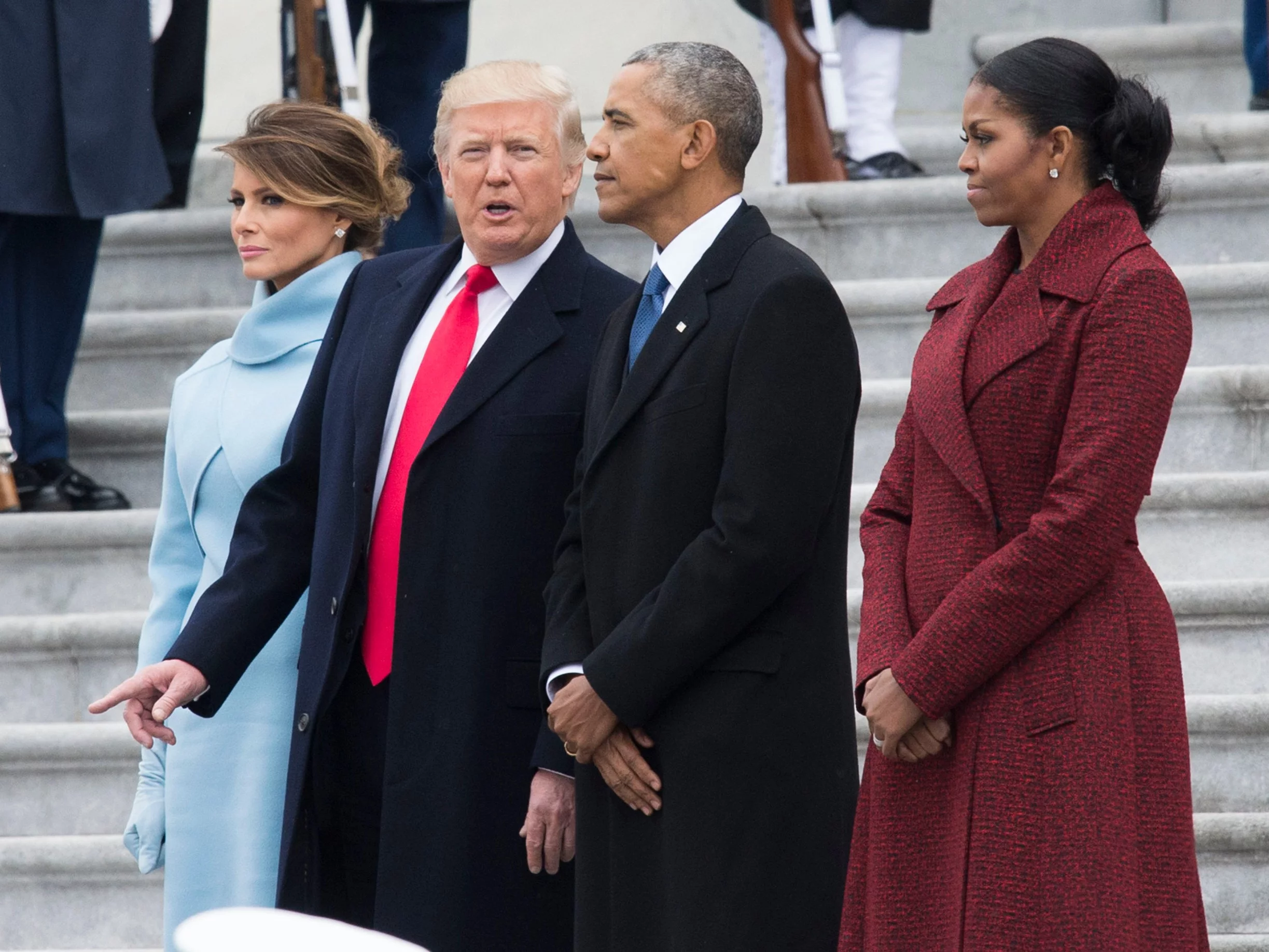 Melania i Donald Trumpowie oraz Barrack i Michelle Obamowie