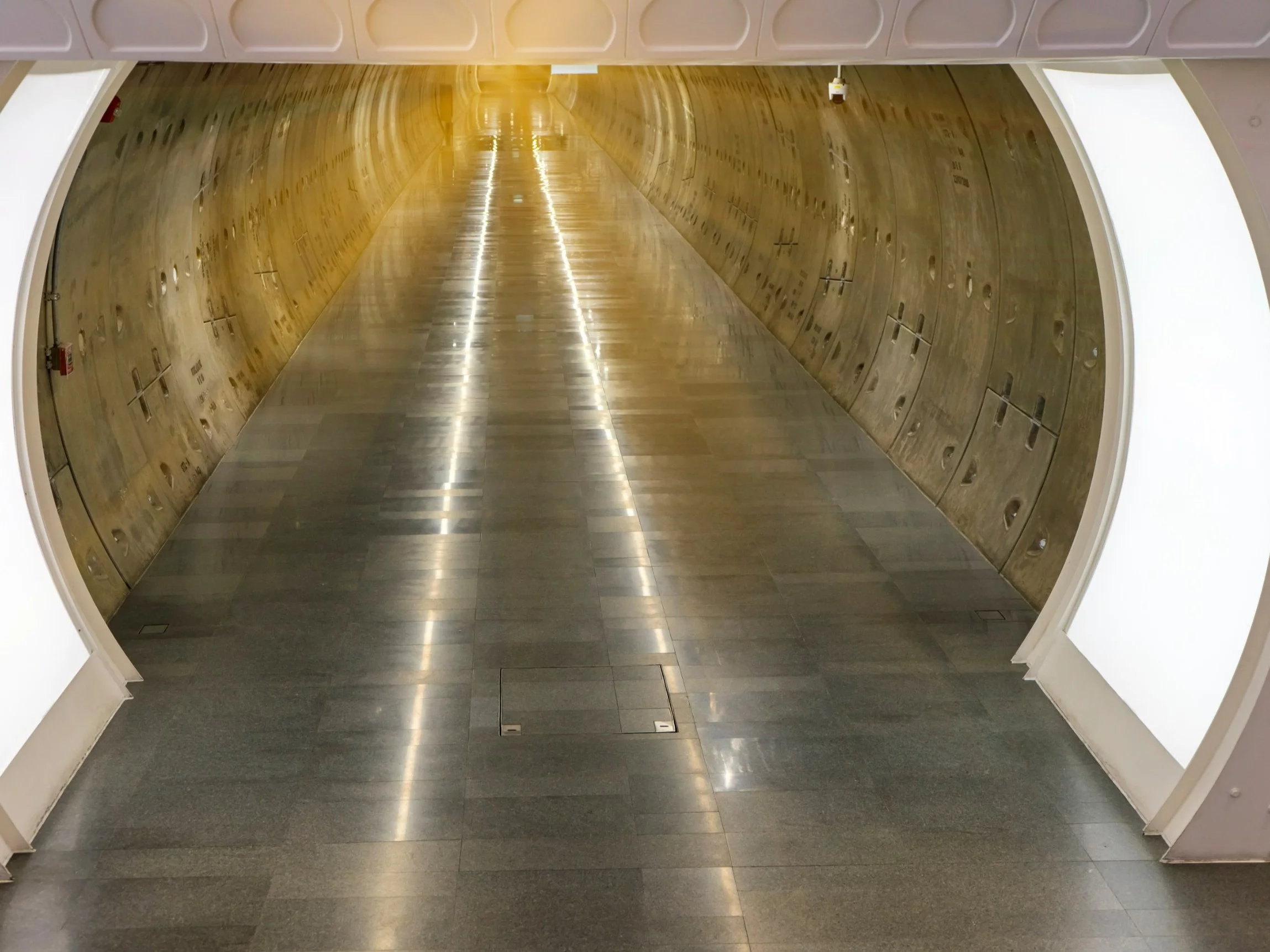 Pociągi pojadą podwodnym tunelem w Europie. Podróż zajmie 10 minut