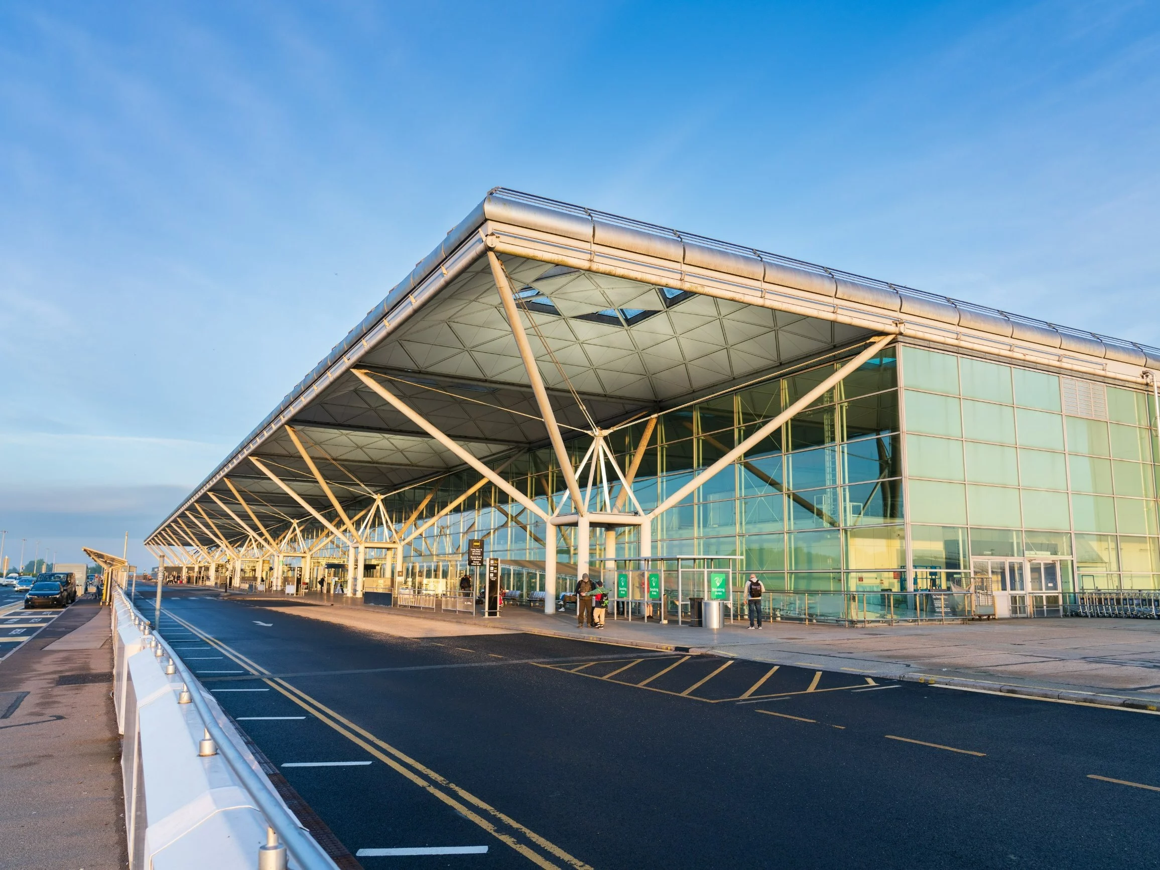 Tego europejskiego lotniska lepiej unikać. Drożej niż w Oslo i Zurychu