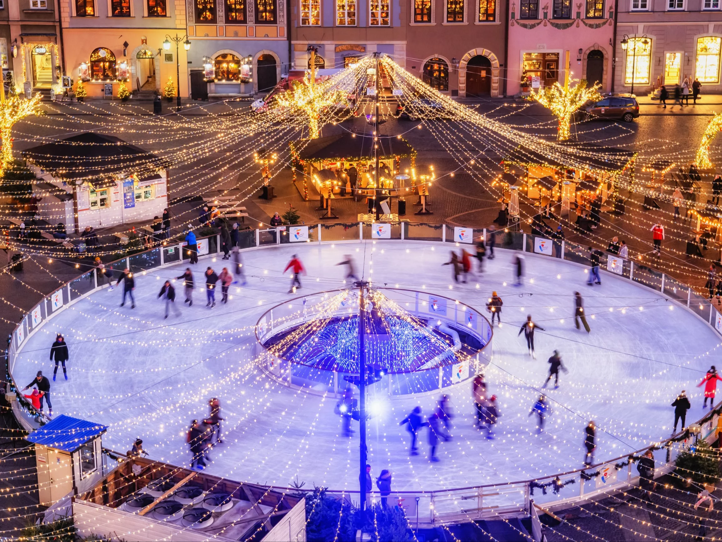 Najładniejsze lodowisko w Warszawie wraca. Czekają darmowe atrakcje