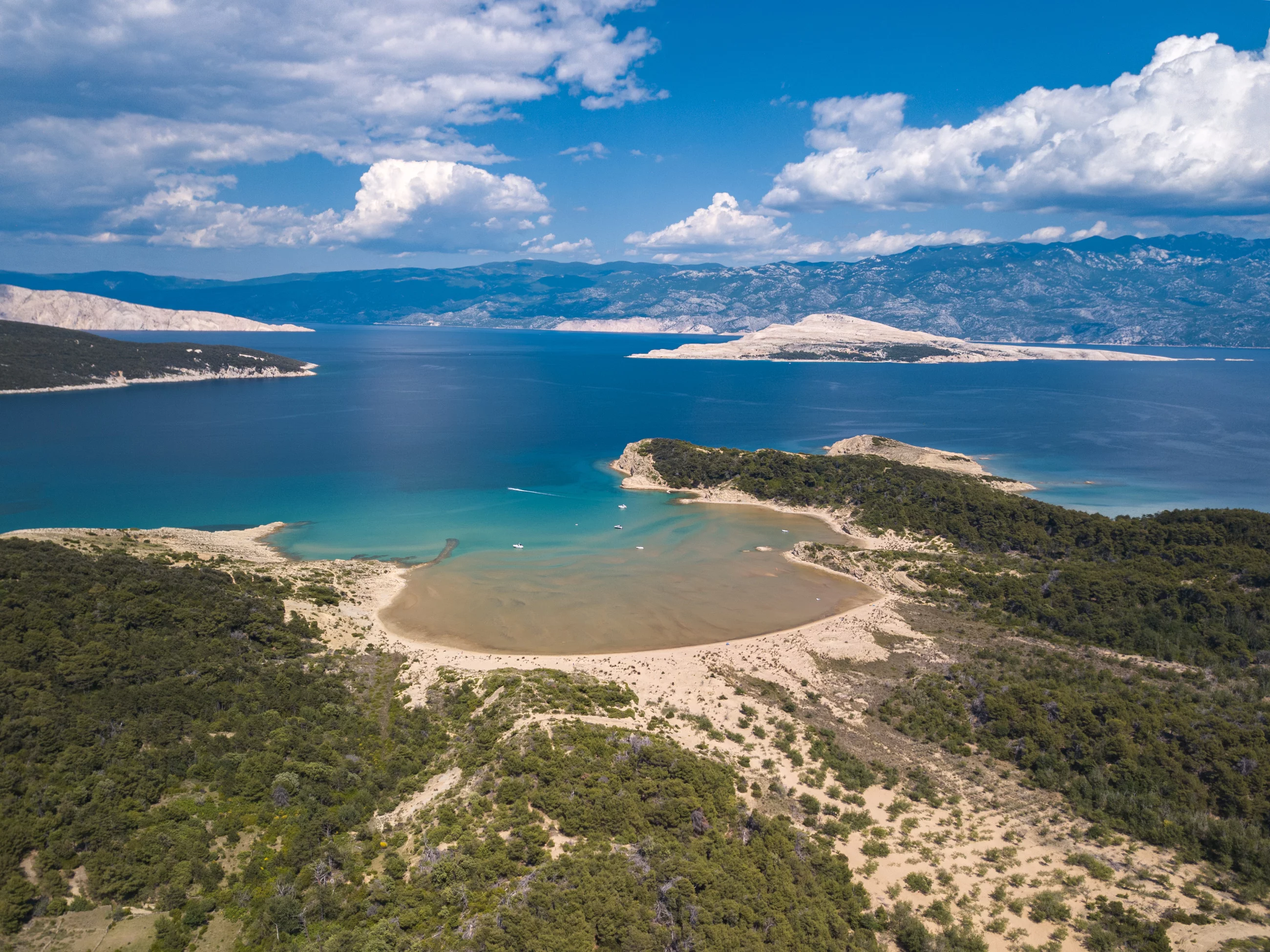 Plaża Sahara na wyspie Rab w Chorwacji