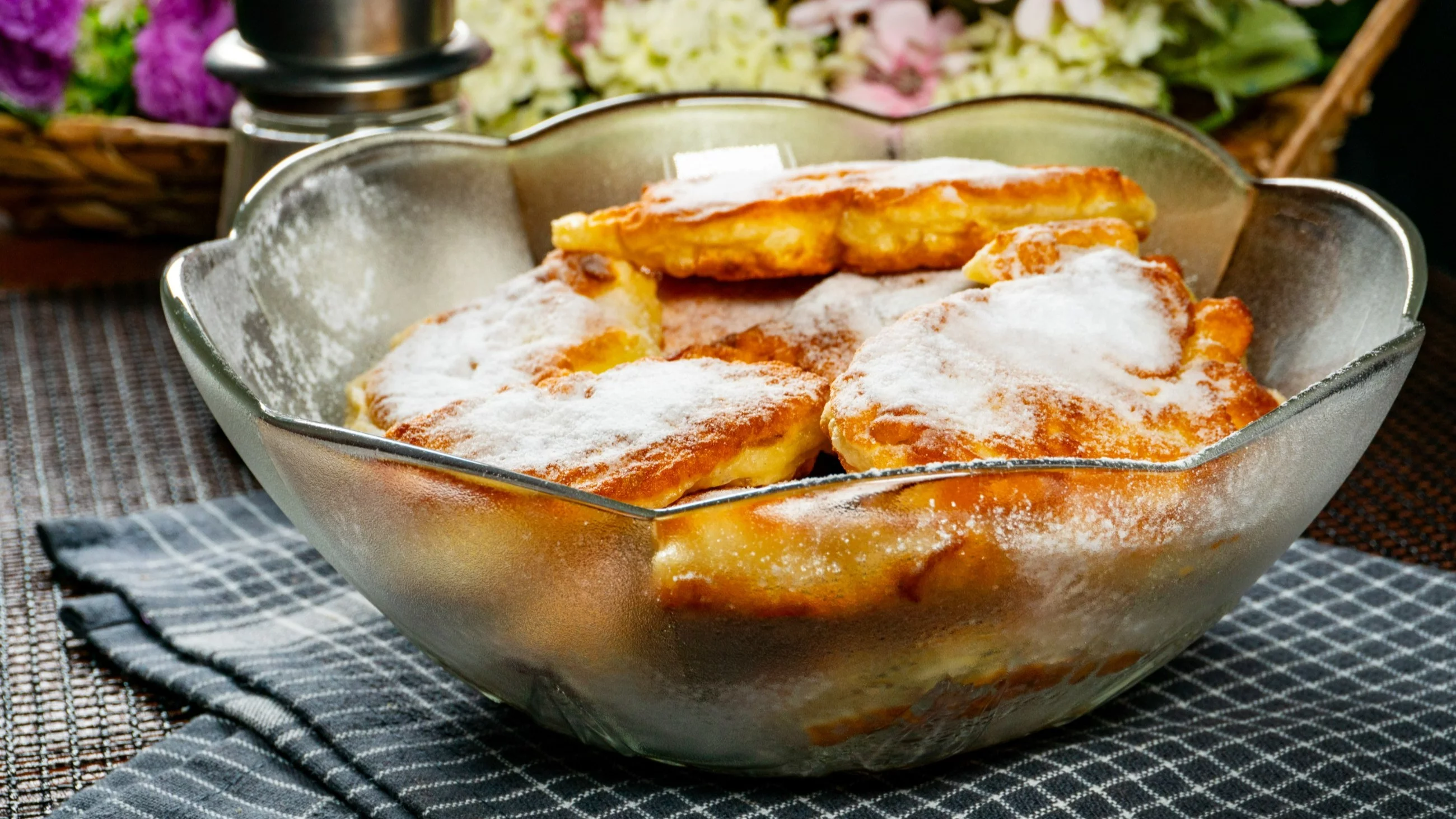 Racuchy z cukrem pudrem