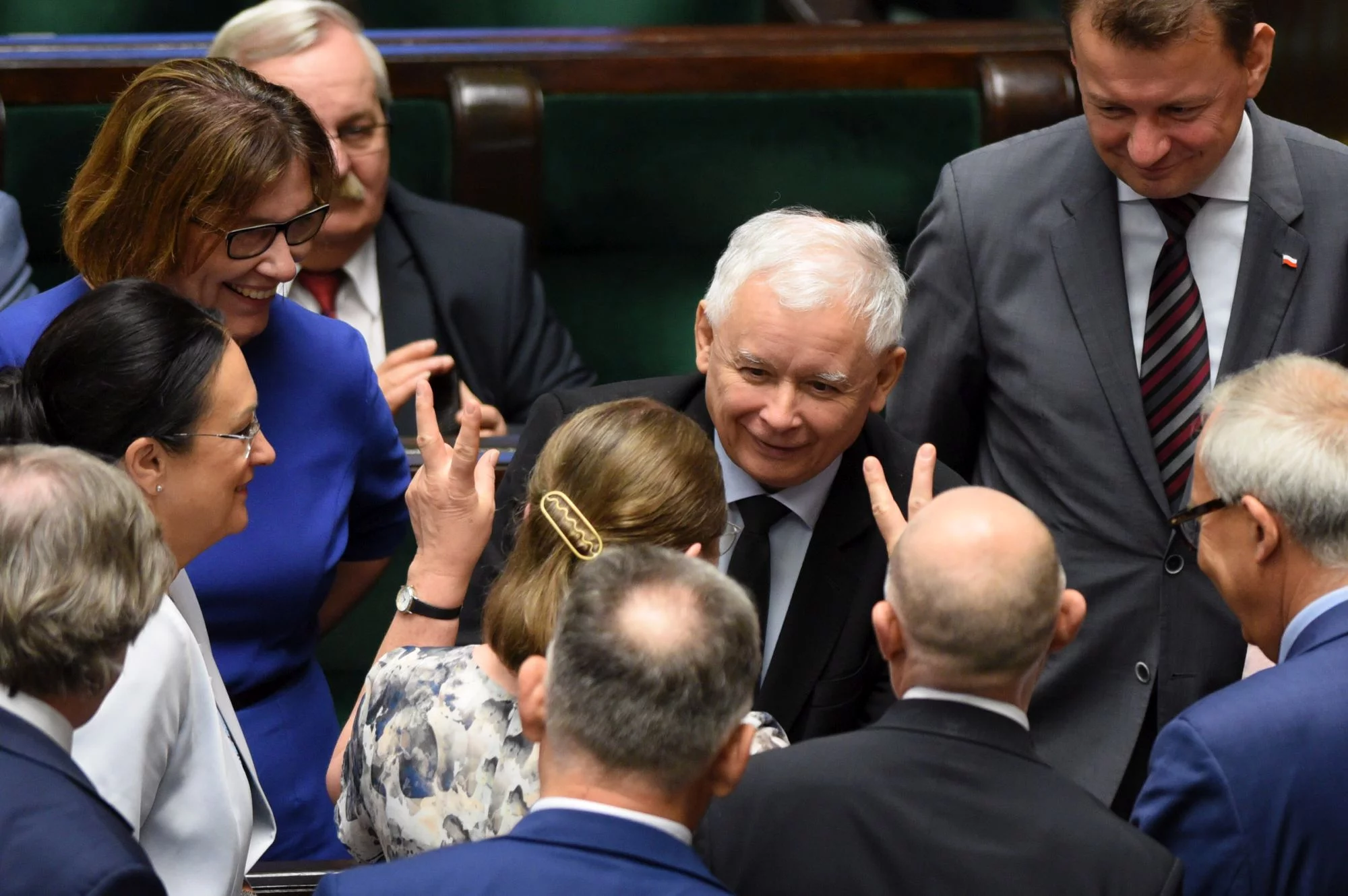 Jarosław Kaczyński w otoczeniu polityków PiS