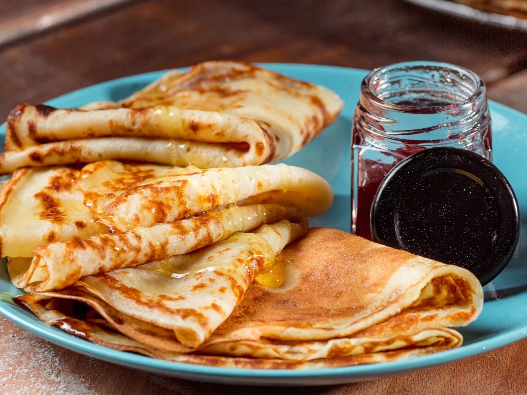 Wyrzuć mąkę z przepisu. Te naleśniki są mięciutkie i obłędnie pachną